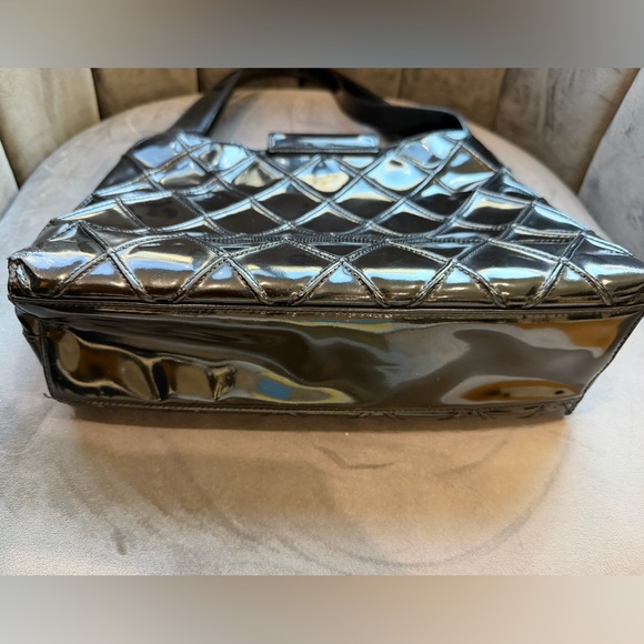 CHANEL Vintage Kelly Turn Lock Shoulder Bag - Picture 12 of 17